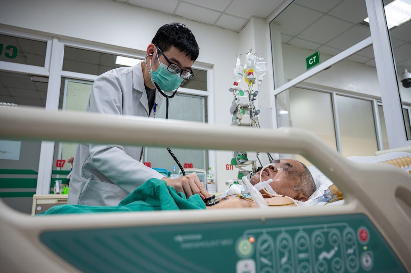 bac si noi tru anh 4