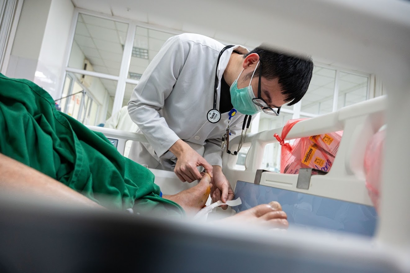 Gia dat cua mot vet tray da: Cuoc chien sinh tu keo dai hinh anh