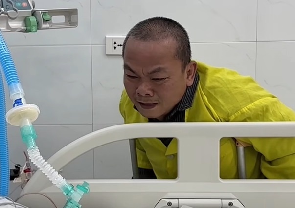 Nguoi cha chong nang tien con trai truoc phut hien tang hinh anh