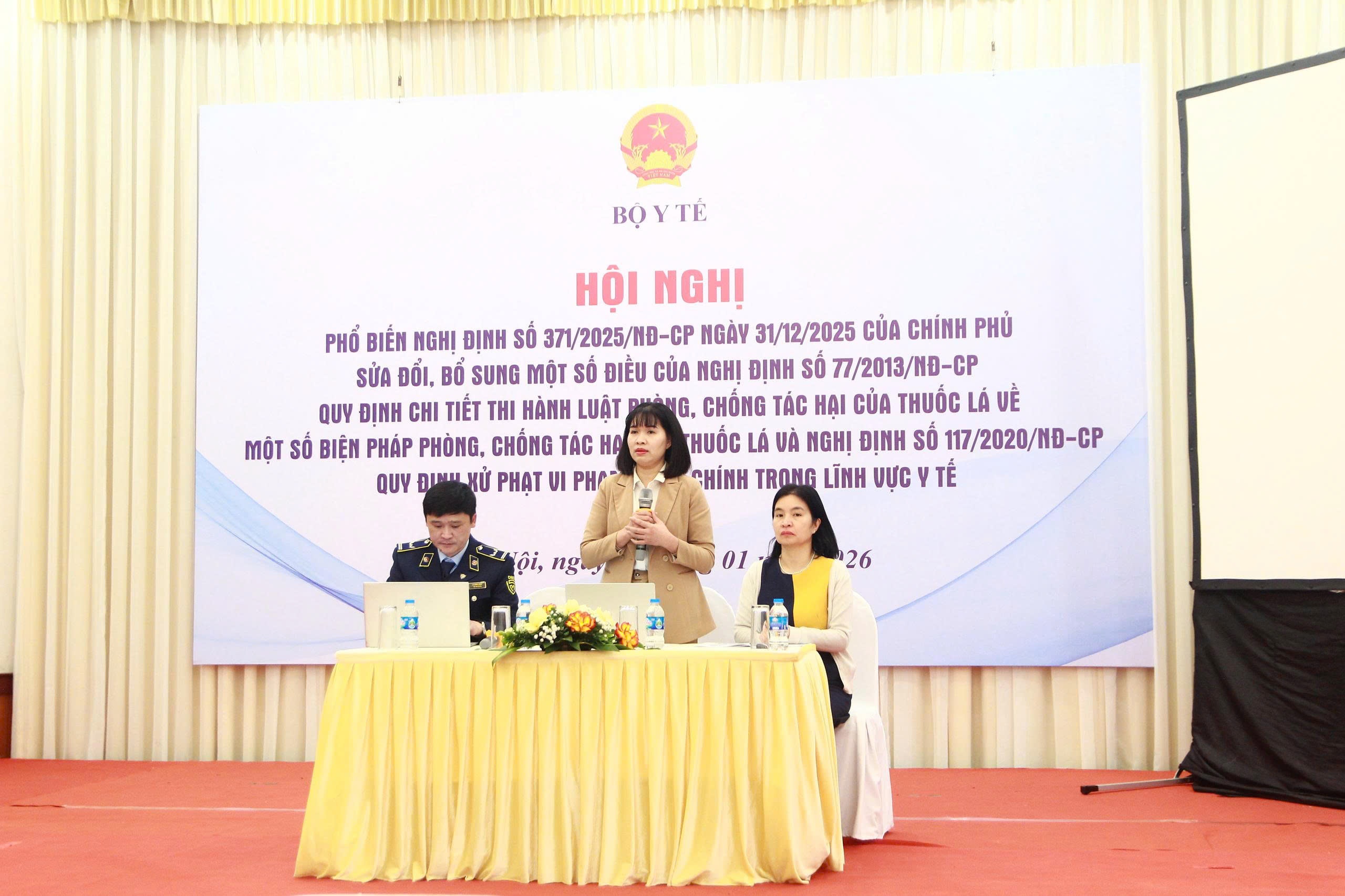 Thuoc la dien tu anh 1