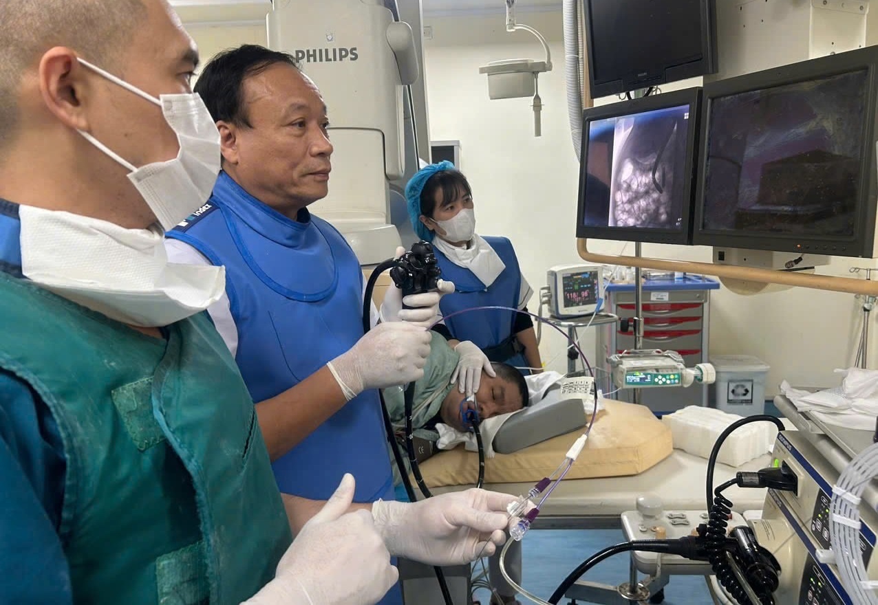 Con dau vung ha suon phai he lo benh ly nguy hiem hinh anh