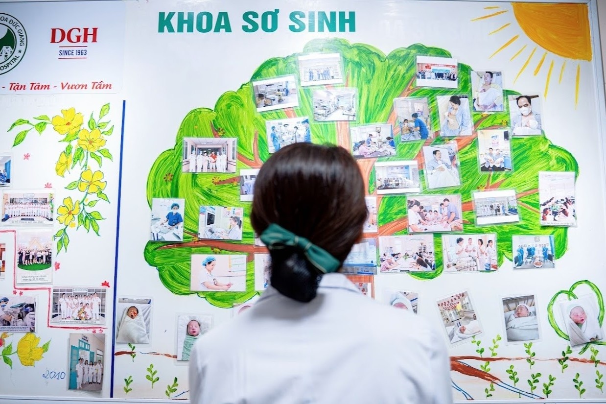 Nguoi me dau tien cua nhung dua tre 'khong ten' hinh anh