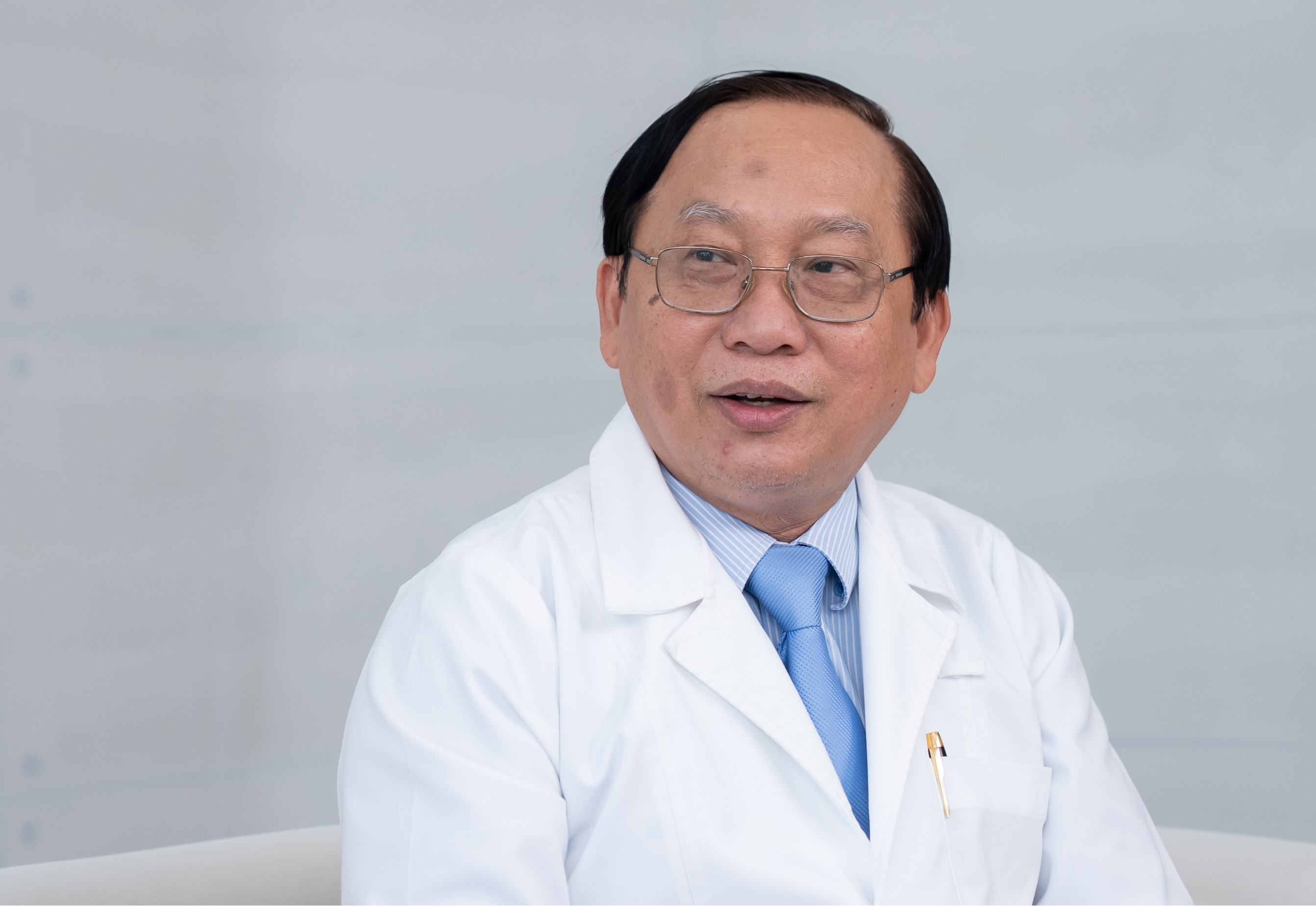 Tay ch&acirc;n miệng ảnh 1