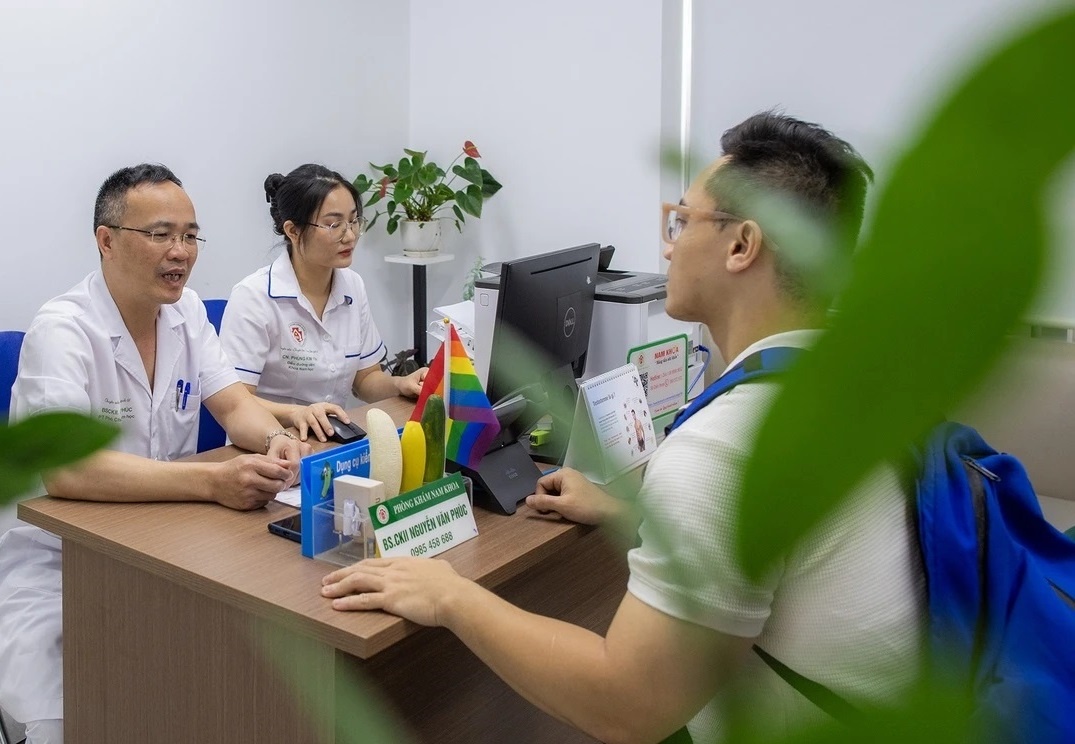 Ly do nam gioi 'khoe nhu vam', sinh ly tot nhung tinh trung yeu? hinh anh