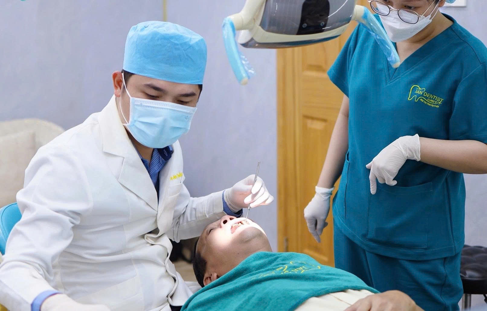 Phat hien nha khoa o TP.HCM thue, muon chung chi hanh nghe hinh anh