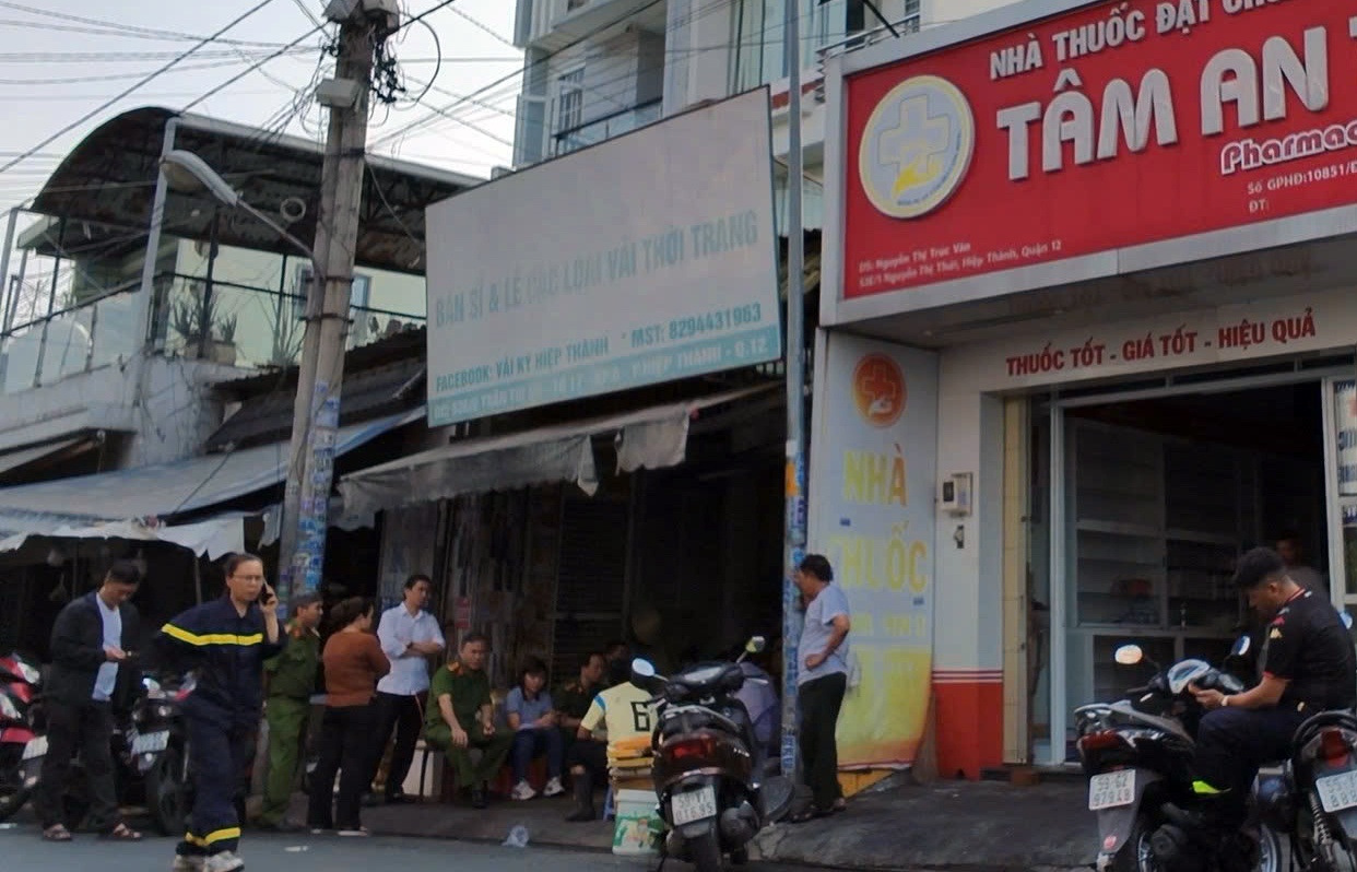 Vu chay o TP.HCM khien 2 nguoi tu vong, 4 nguoi tien luong phuc tap hinh anh