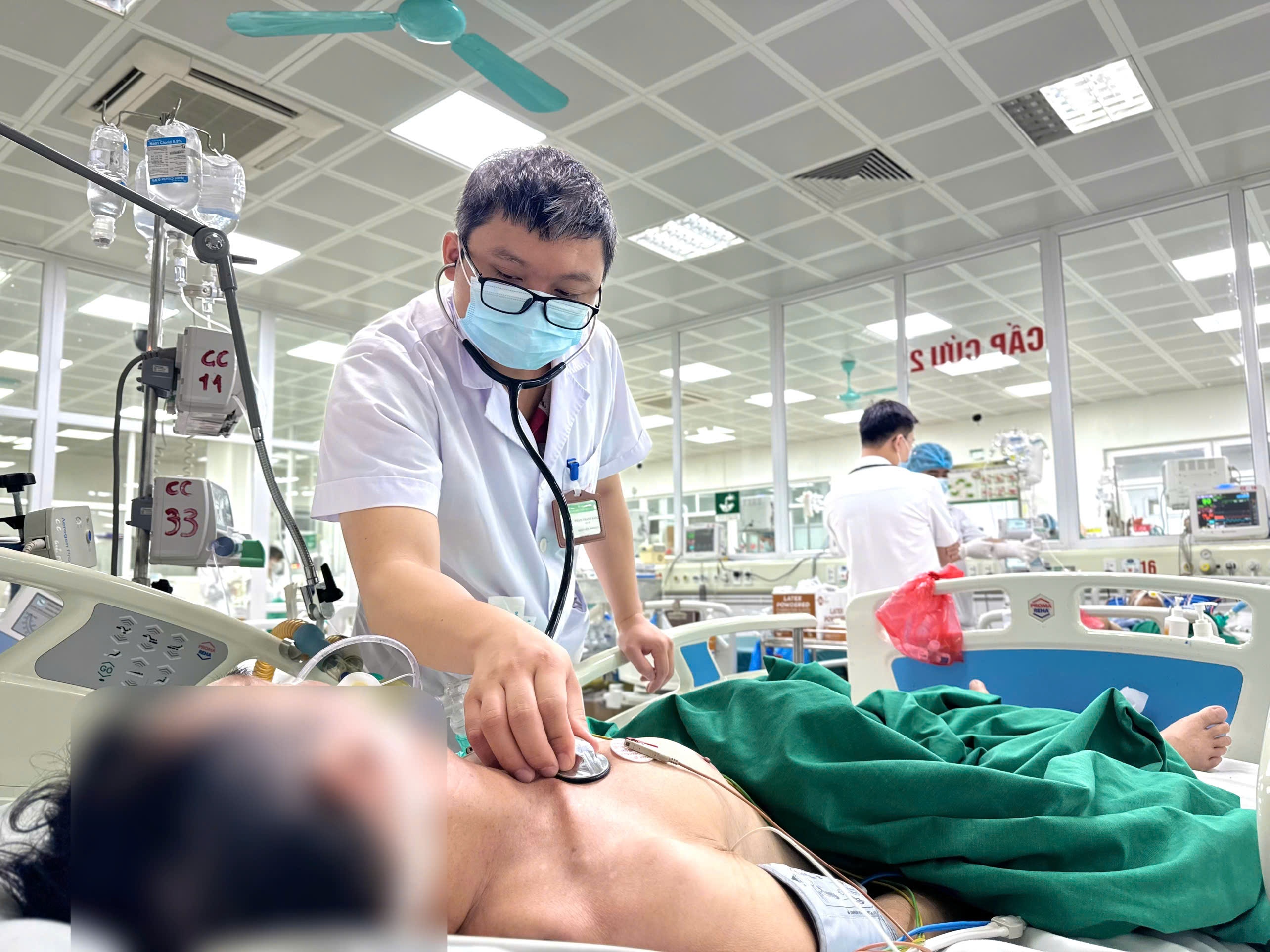 De khang 'vo tran', nhieu nguoi suy ho hap vi can benh quen thuoc hinh anh