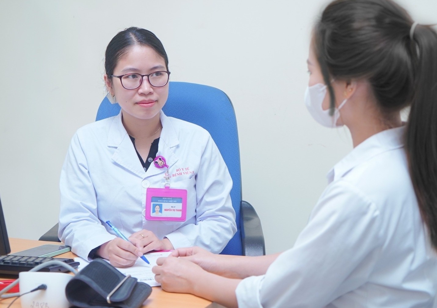 BS canh bao viem gan lay qua tieu hoa, tinh duc khong an toan hinh anh