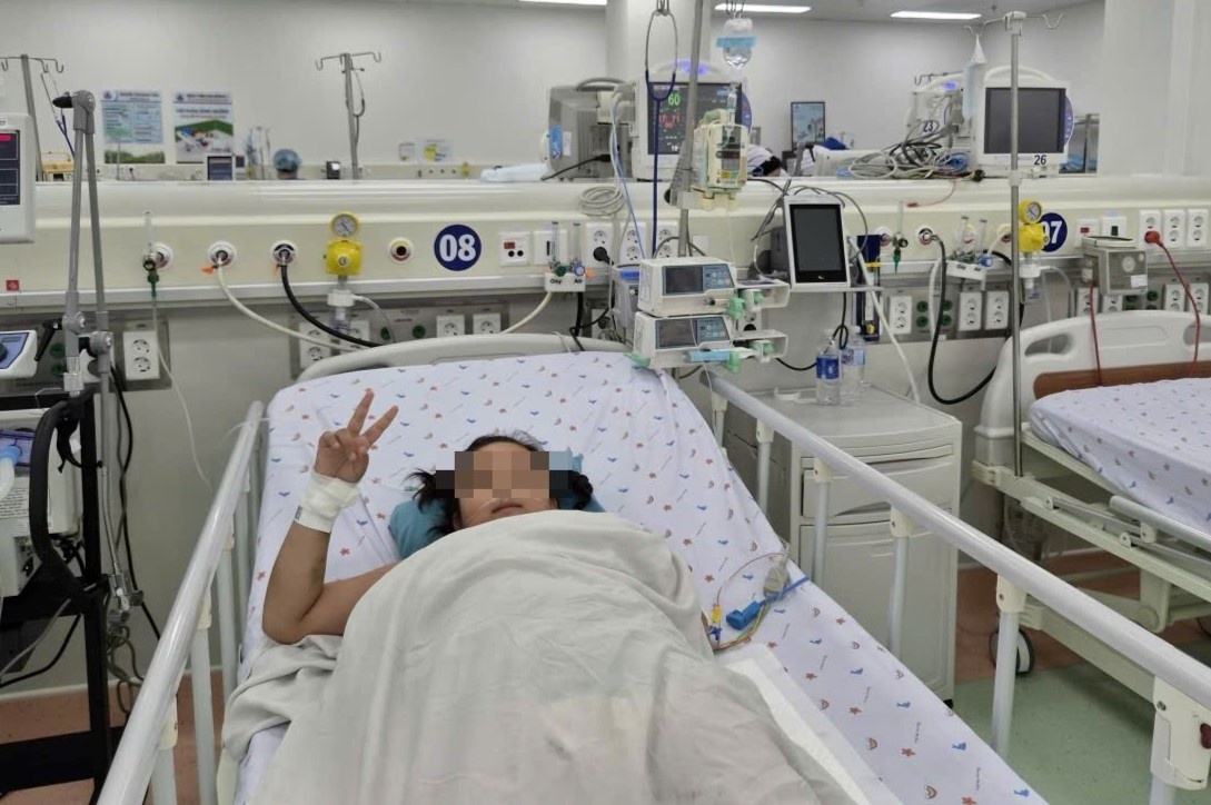 Sot cao 5 ngay, men gan be gai tang gap 100 lan hinh anh