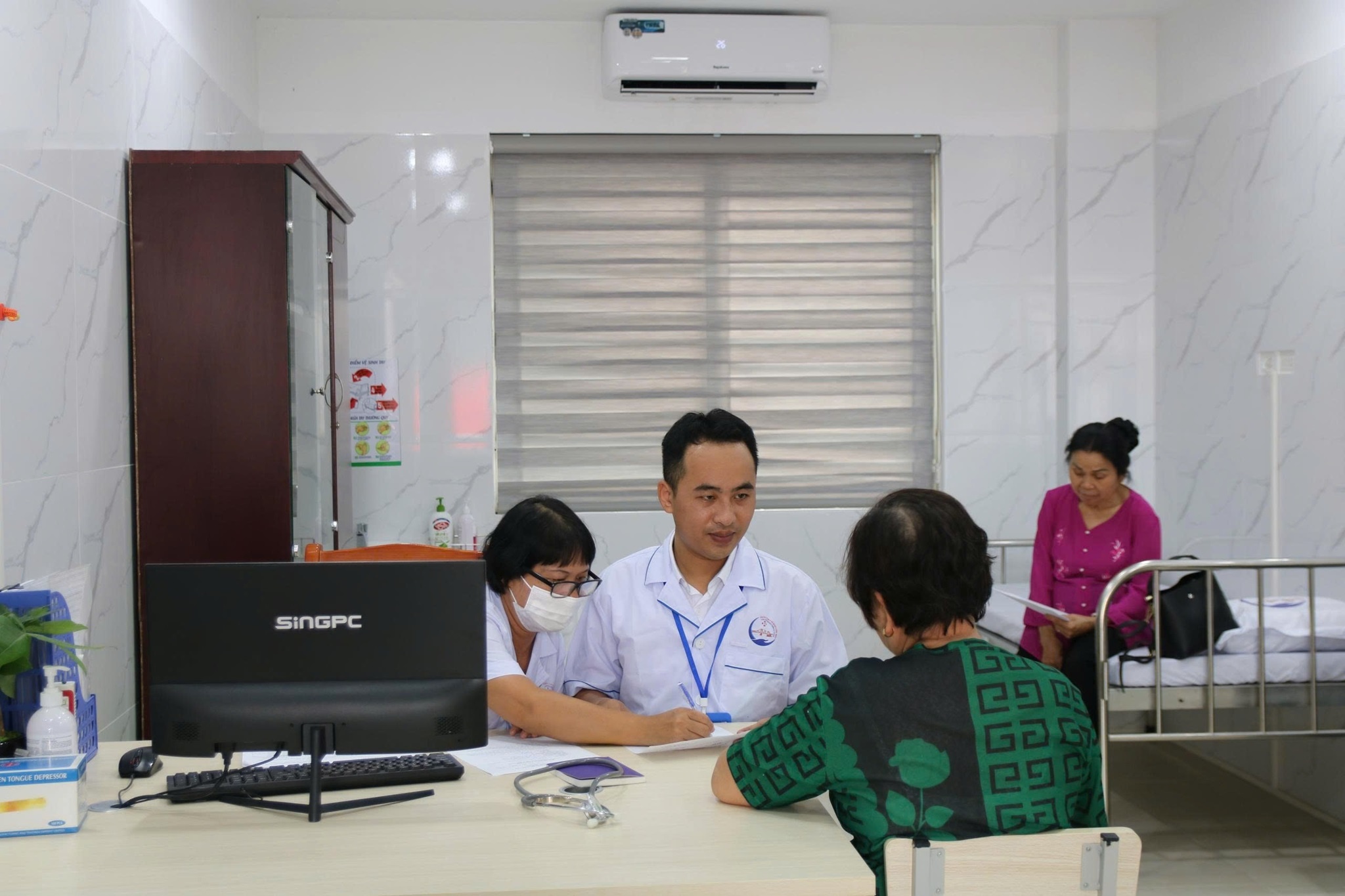 kham suc khoe anh 1