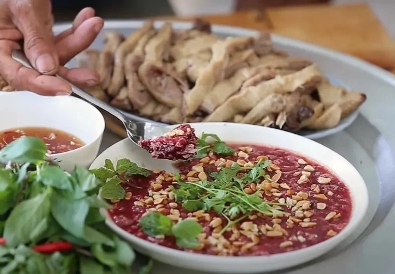 9 nguoi nhap vien cap cuu vi cung an mon tiet canh hinh anh
