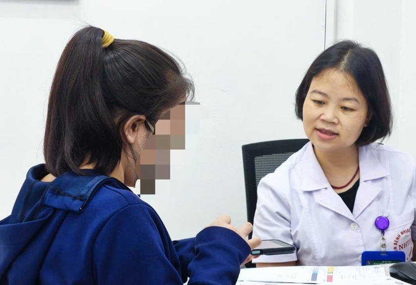 Me truyen viem gan B cho con, 13 nam sau nhan tin vui hinh anh