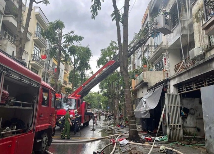 Suc khoe be trai trong vu chay biet thu khien 2 nguoi tu vong o Ha Noi hinh anh