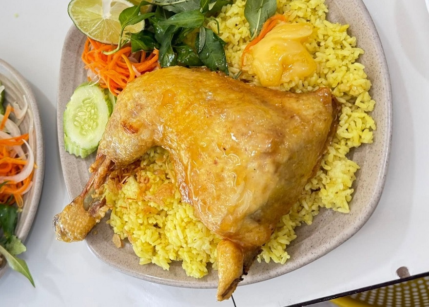 Bo Y te yeu cau truy nguon vu nghi ngo doc com ga o Cam Ranh hinh anh