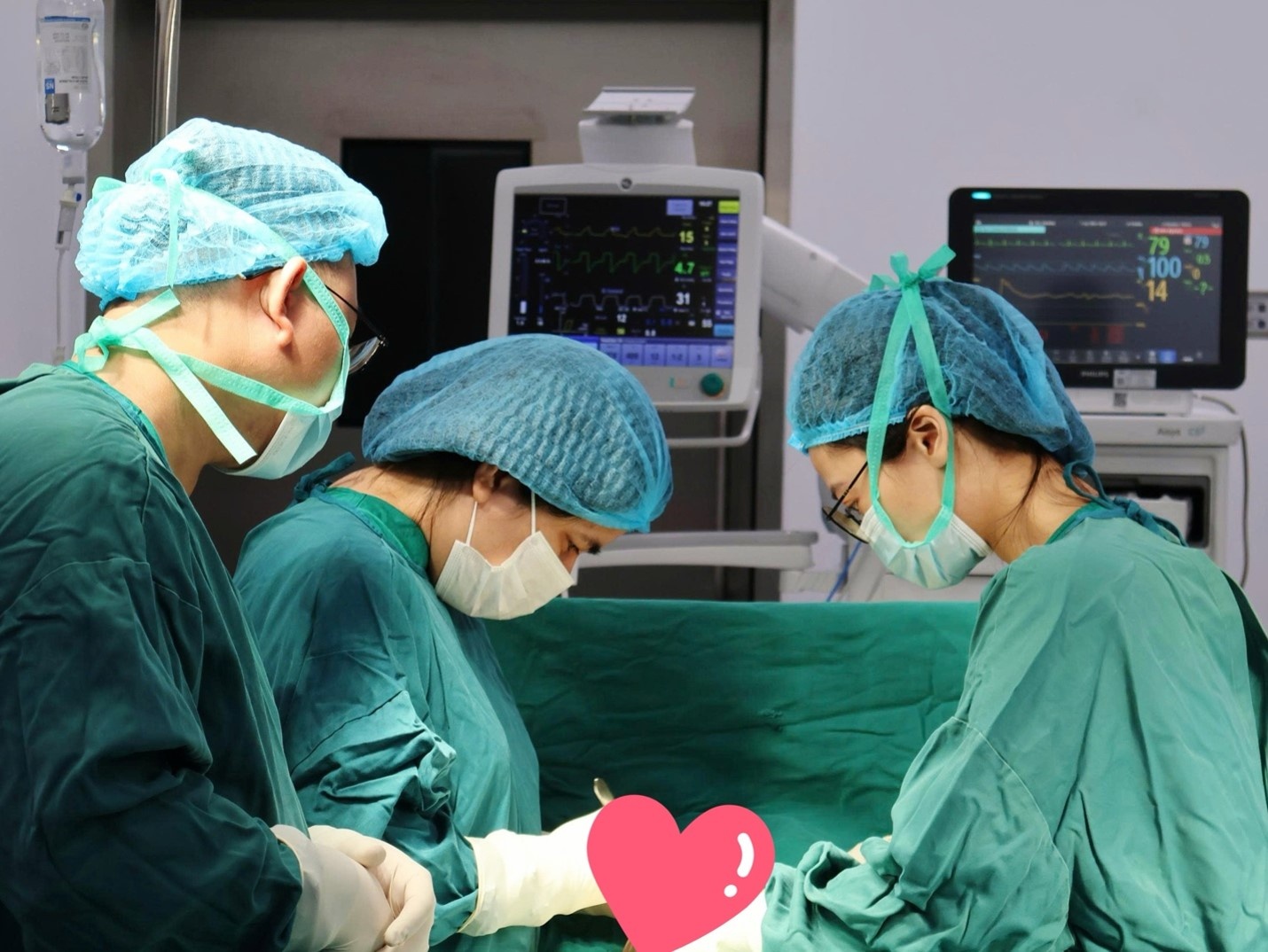 n&acirc;ng ngực ảnh 1