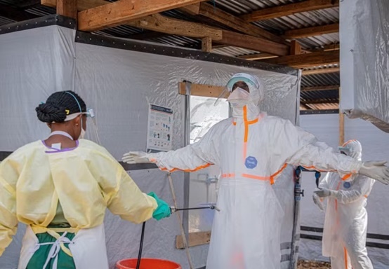 Châu Phi tăng cường ngăn chặn dịch Ebola