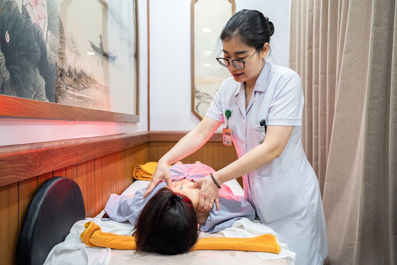 đau cổ vai g&aacute;y ảnh 1