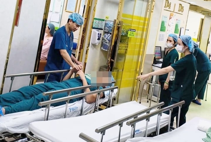 Chồng vào động viên vợ sinh, bất ngờ ngất xỉu trong phòng mổ