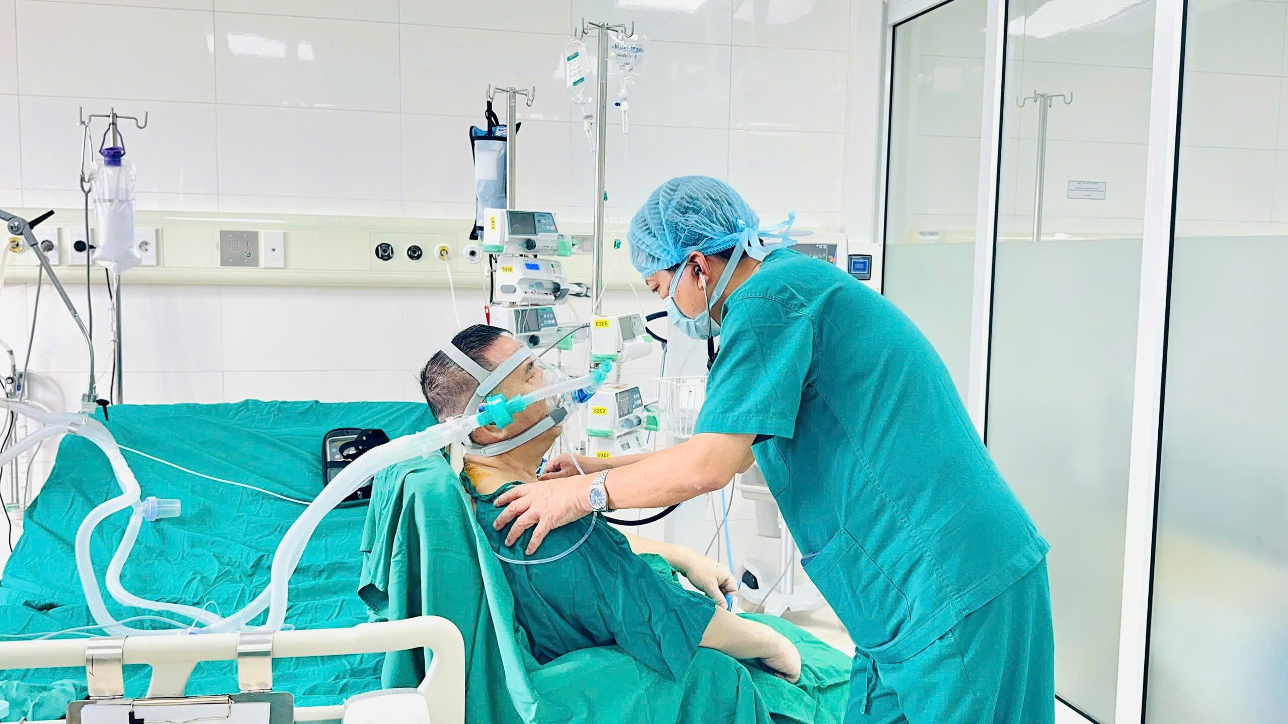 Người đ&agrave;n &ocirc;ng ảnh 2