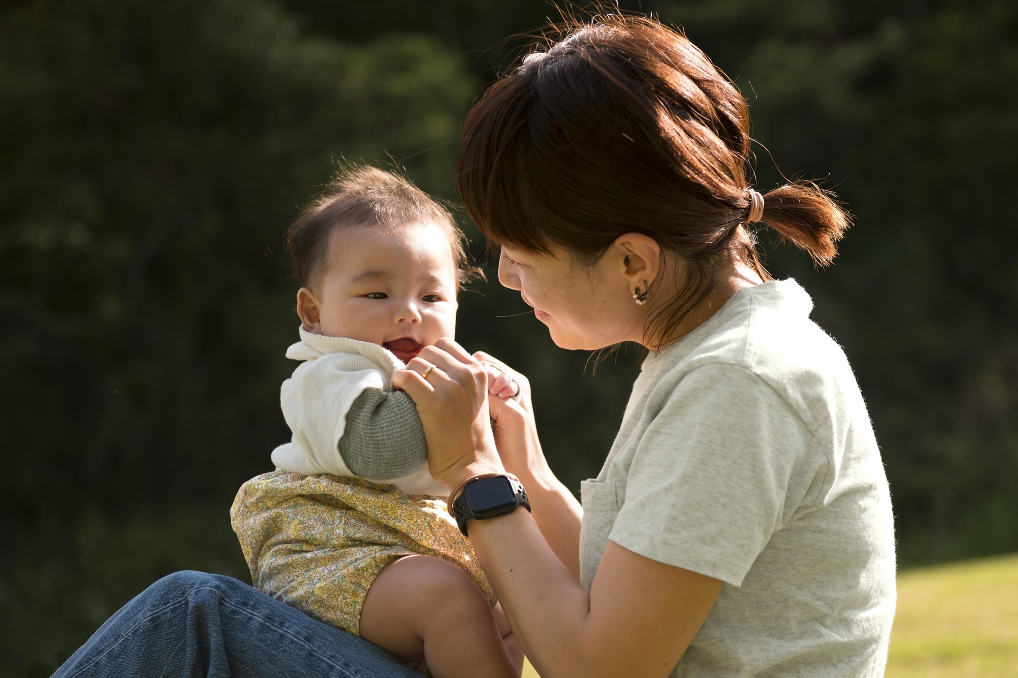 Sinh con ở tuổi nào để trẻ thông minh?