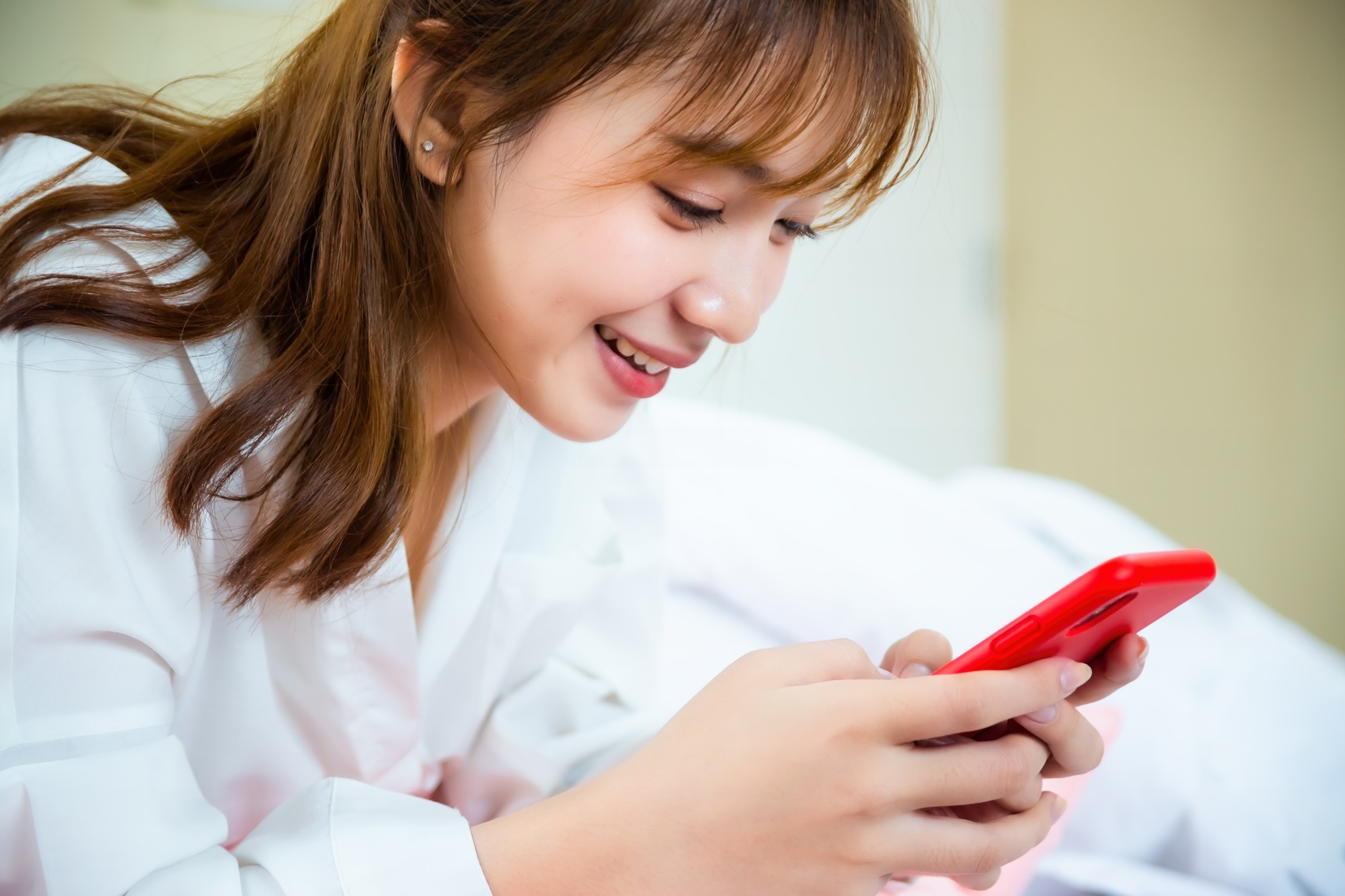 Những người trẻ thích nằm yên, lướt mạng