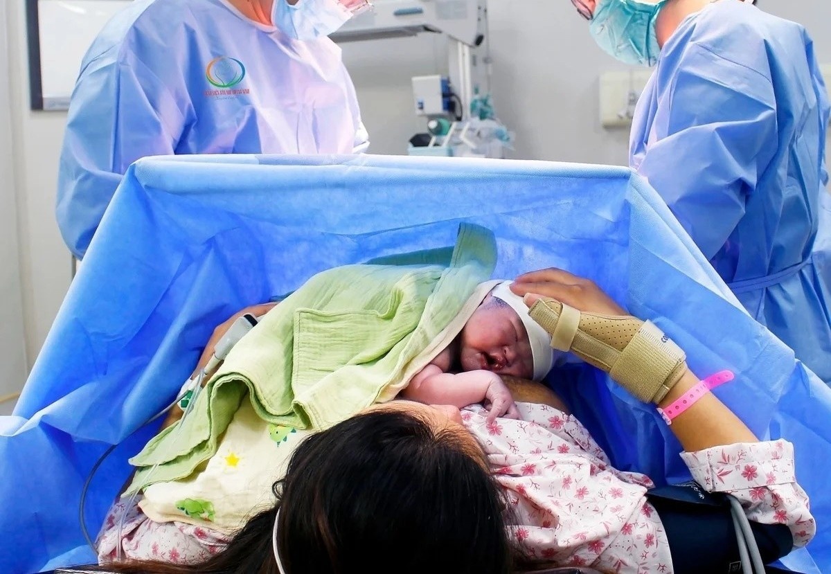 Mang thai lại sau một năm sinh mổ, mẹ nên làm gì?