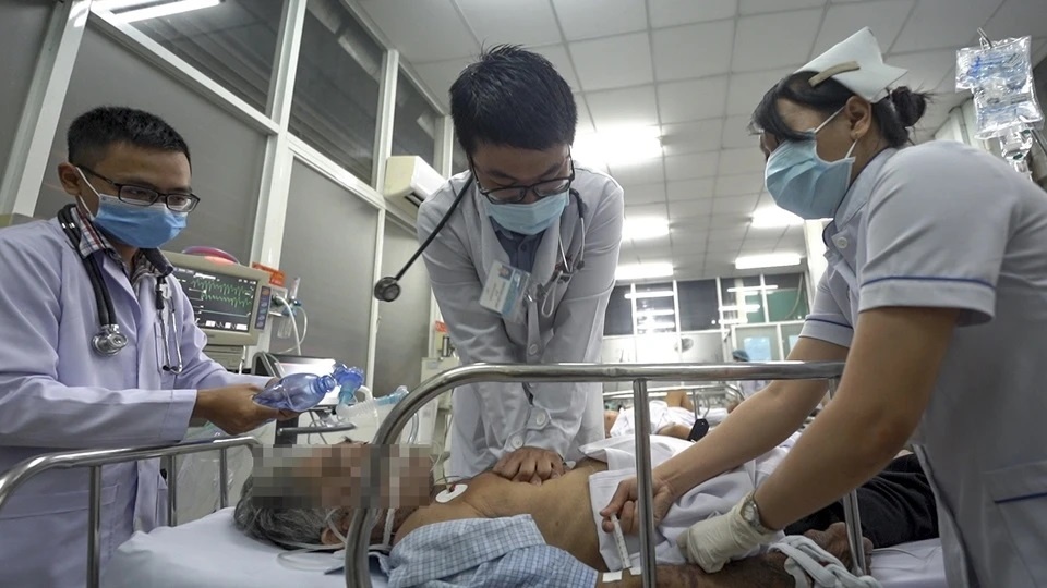 b&aacute;c sĩ nội tr&uacute; ảnh 4