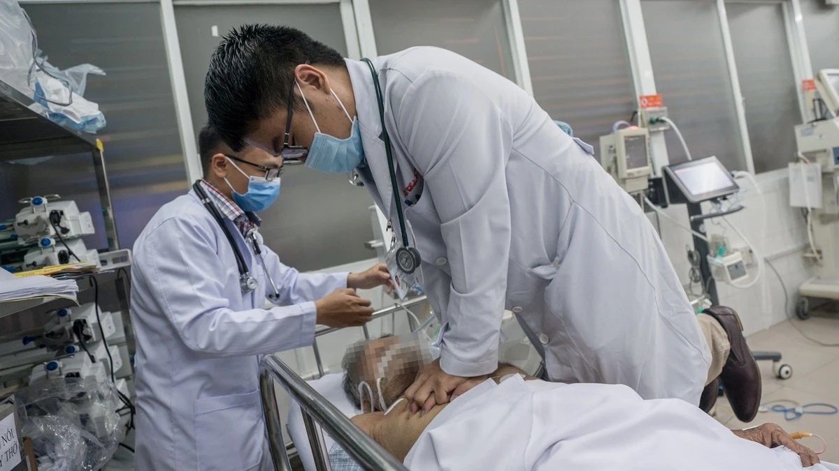 b&aacute;c sĩ nội tr&uacute; ảnh 1