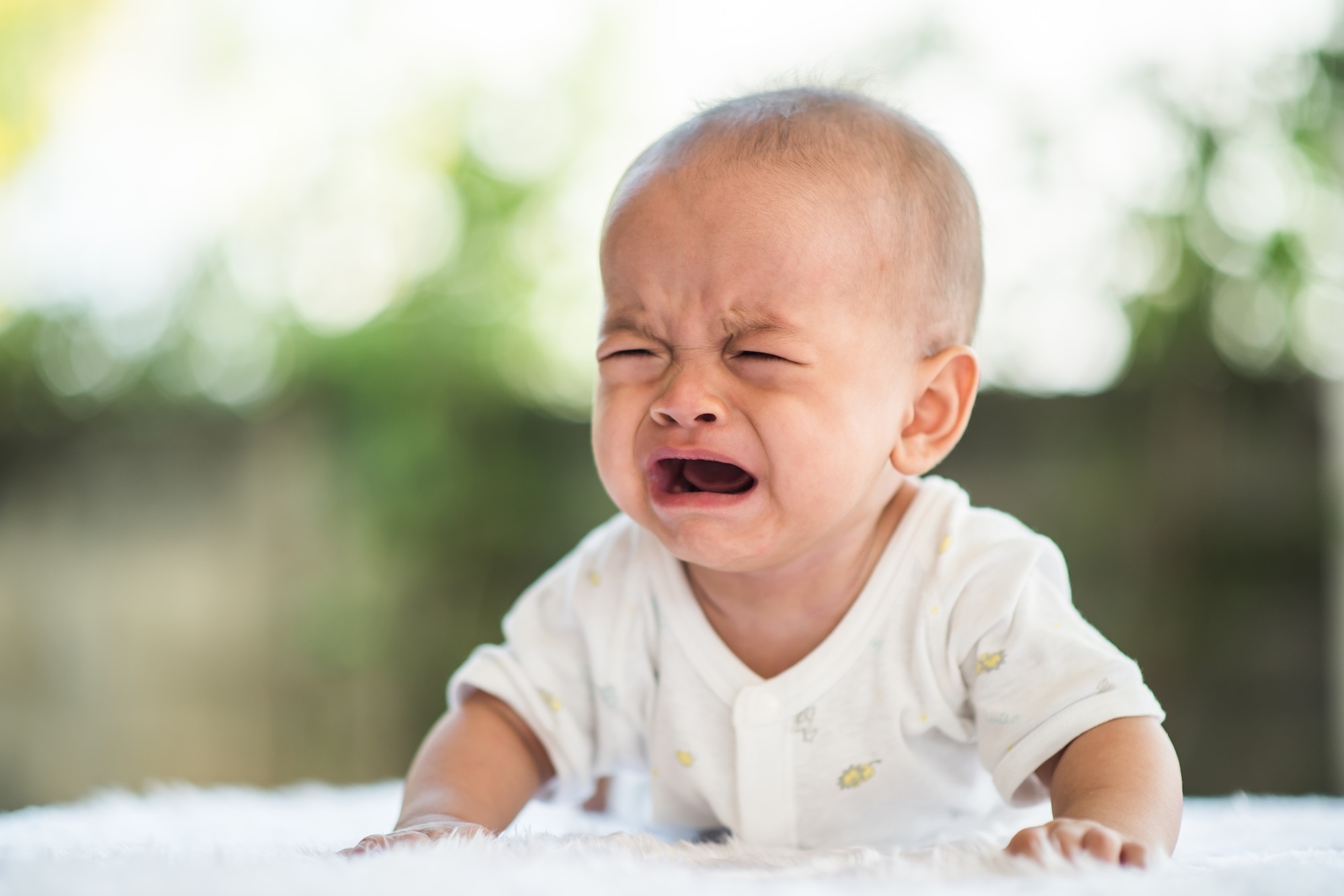 Trẻ bỗng nín lặng, tím tái khi khóc, cha mẹ cần làm gì?