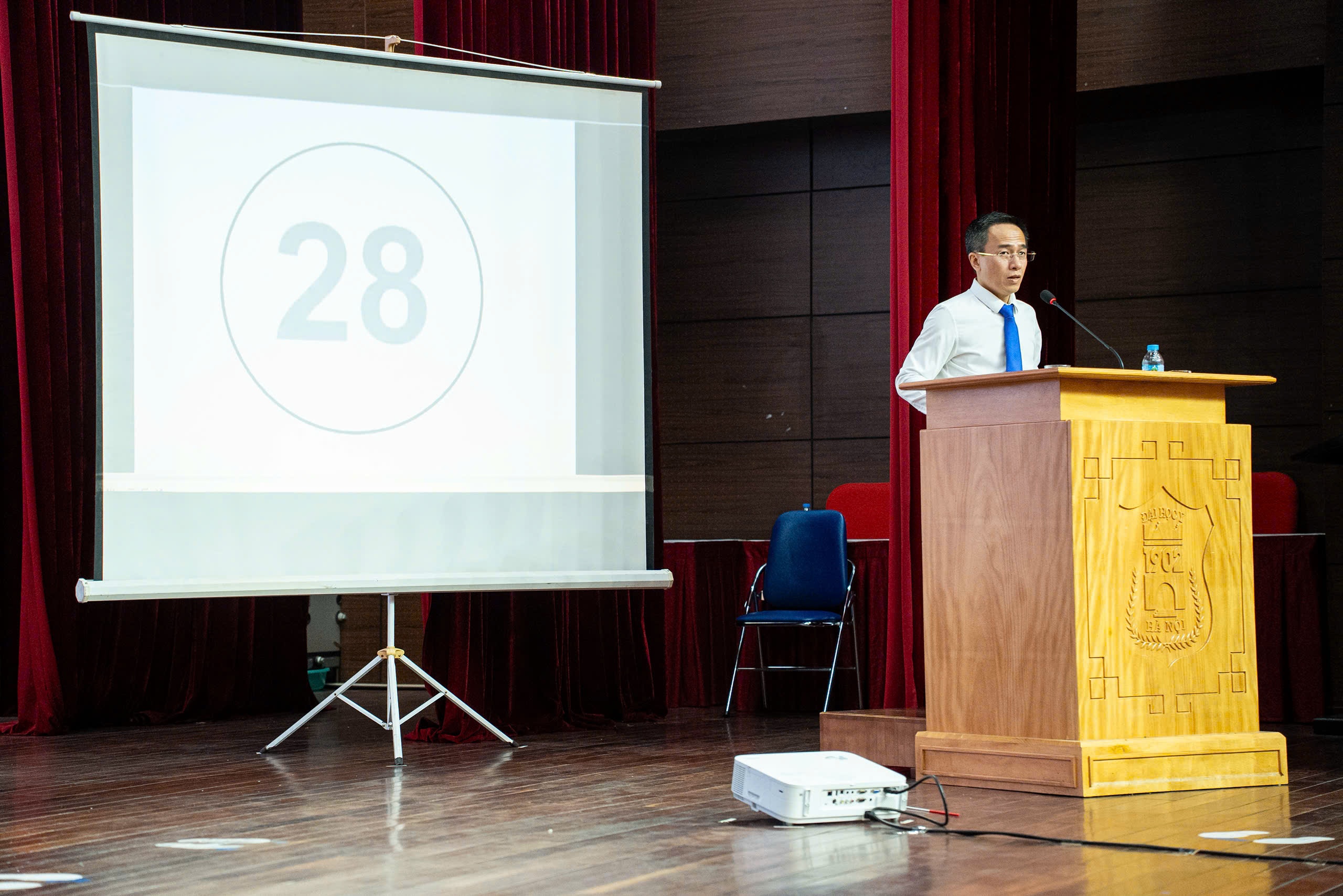 b&aacute;c sĩ nội tr&uacute; ảnh 12