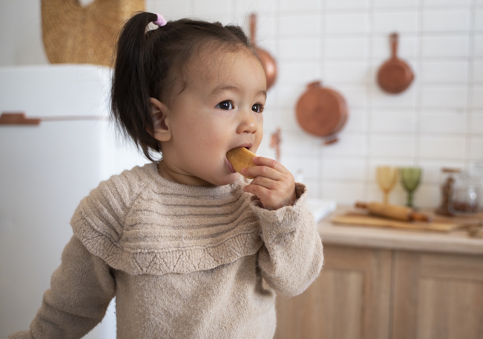 Trẻ dùng bánh ăn dặm mỗi ngày: Điều gì có thể xảy ra?