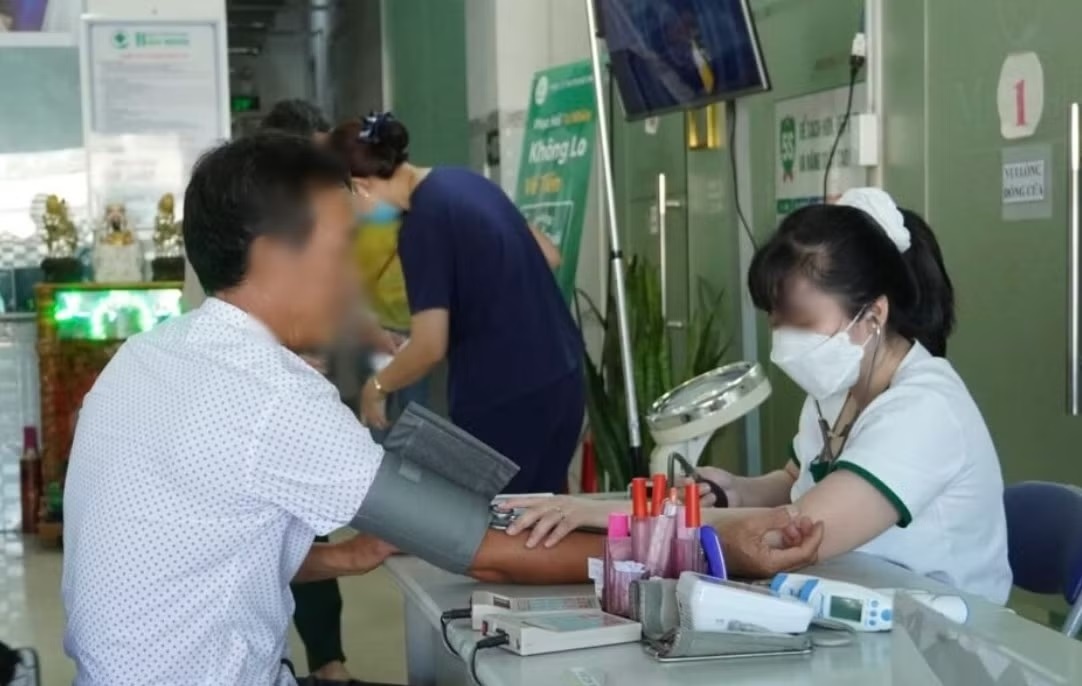 Giấy khám sức khỏe có 9 chữ ký sau 20 phút, Bộ Y tế vào cuộc