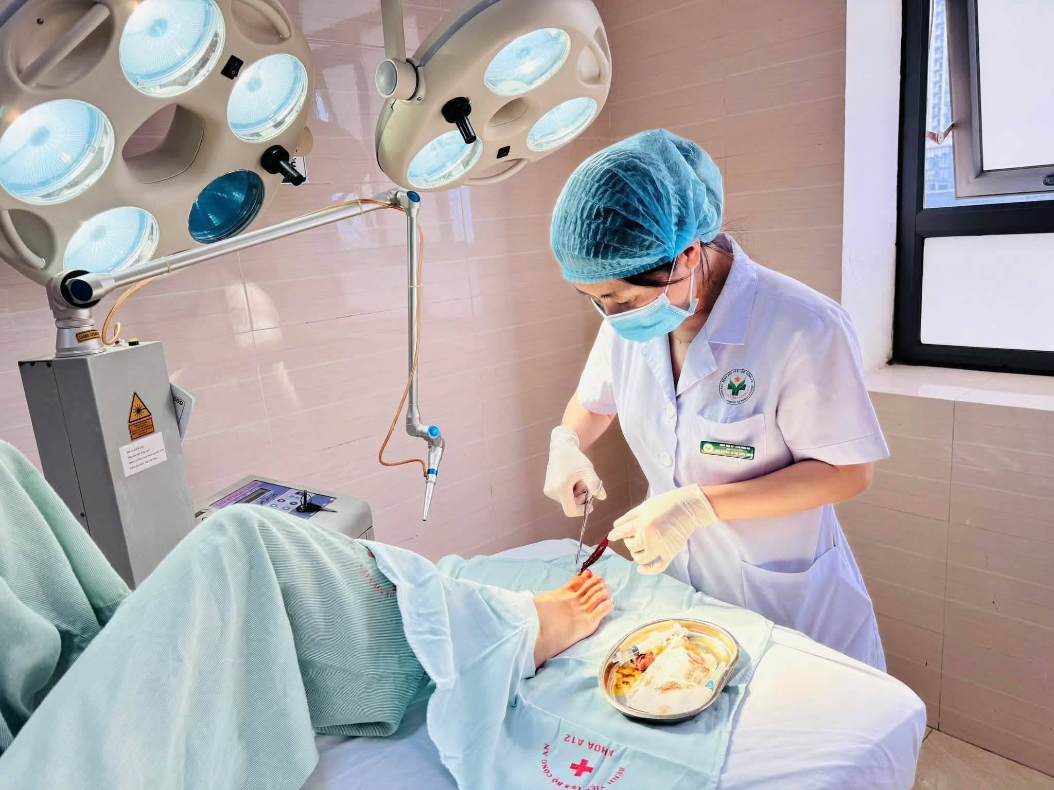 m&oacute;ng chọc thịt ảnh 2