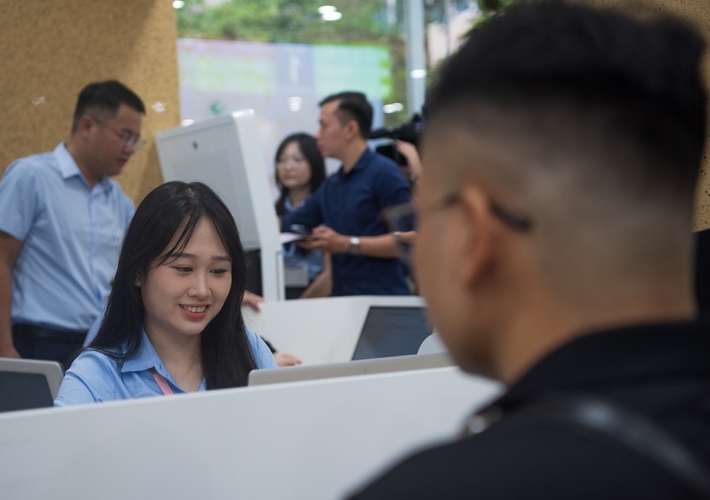 Ông bố Hà Nội bất ngờ với cách làm giấy khai sinh cho con