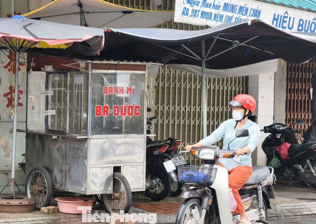 Số ca nhập viện sau ăn bánh mì tăng lên 105, công an vào cuộc