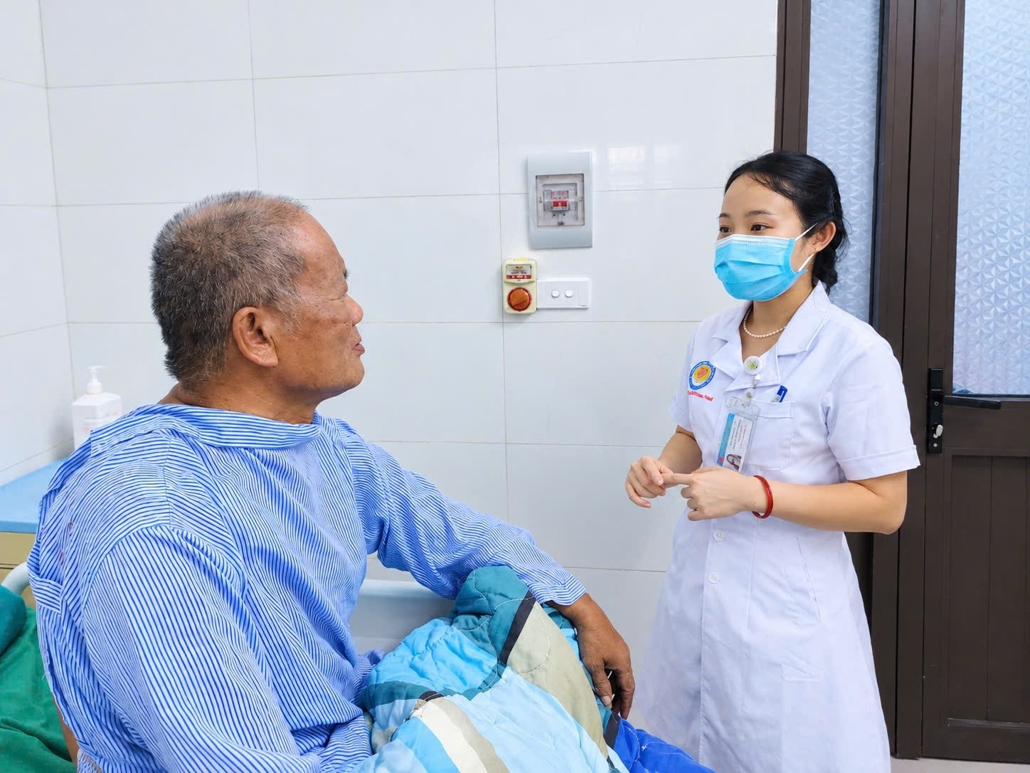 Ong đốt ảnh 1