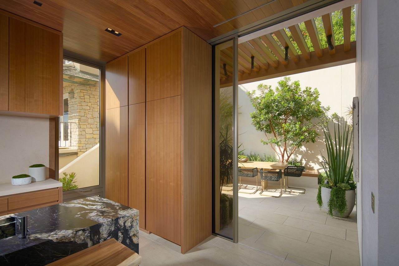 Bat dong san 43, 5 trieu USD anh 2