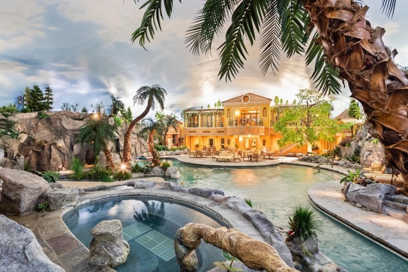 Ben trong dinh thu tri gia 23 trieu USD o Massachusetts hinh anh