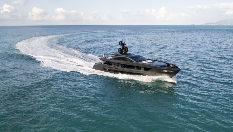 Ben trong du thuyen lam bang hop kim nhom hinh anh