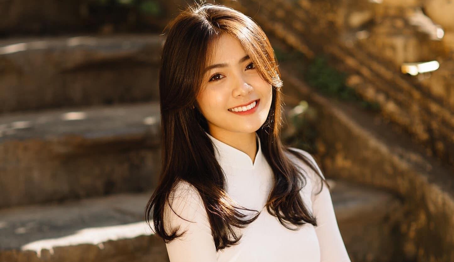 'Thien than ao dai' ky vong la hot girl the he moi ket hon o tuoi 18 hinh anh