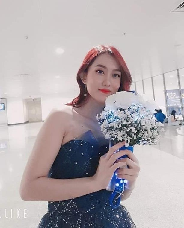 Fan mặc váy cưới đón Super Junior ảnh 3 Fan mac vay cuoi don Super Junior anh 3