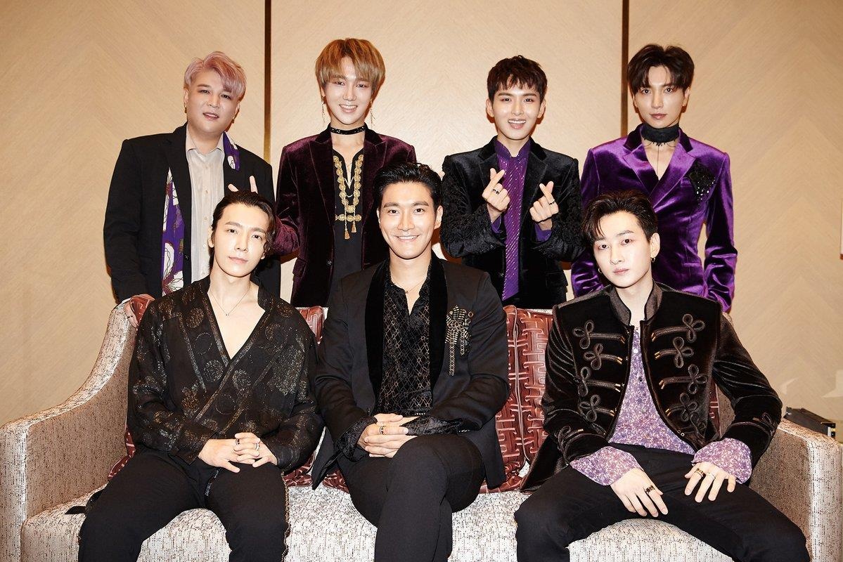 Fan mặc váy cưới đón Super Junior ảnh 1 Fan mac vay cuoi don Super Junior anh 1