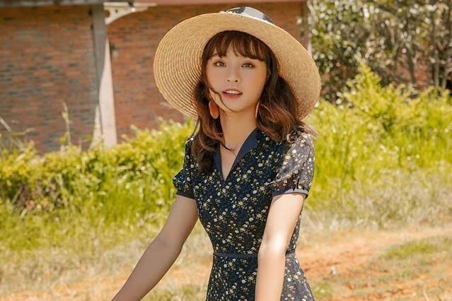 Hoa khoi DH Sai Gon la guong mat quen thuoc cua lang lookbook hinh anh