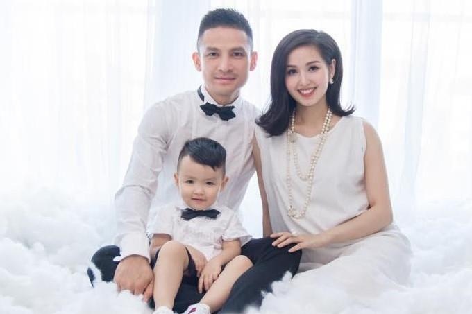 Dan hot girl doi dau noi tieng ngay nao gio tro thanh me bim sua hinh anh