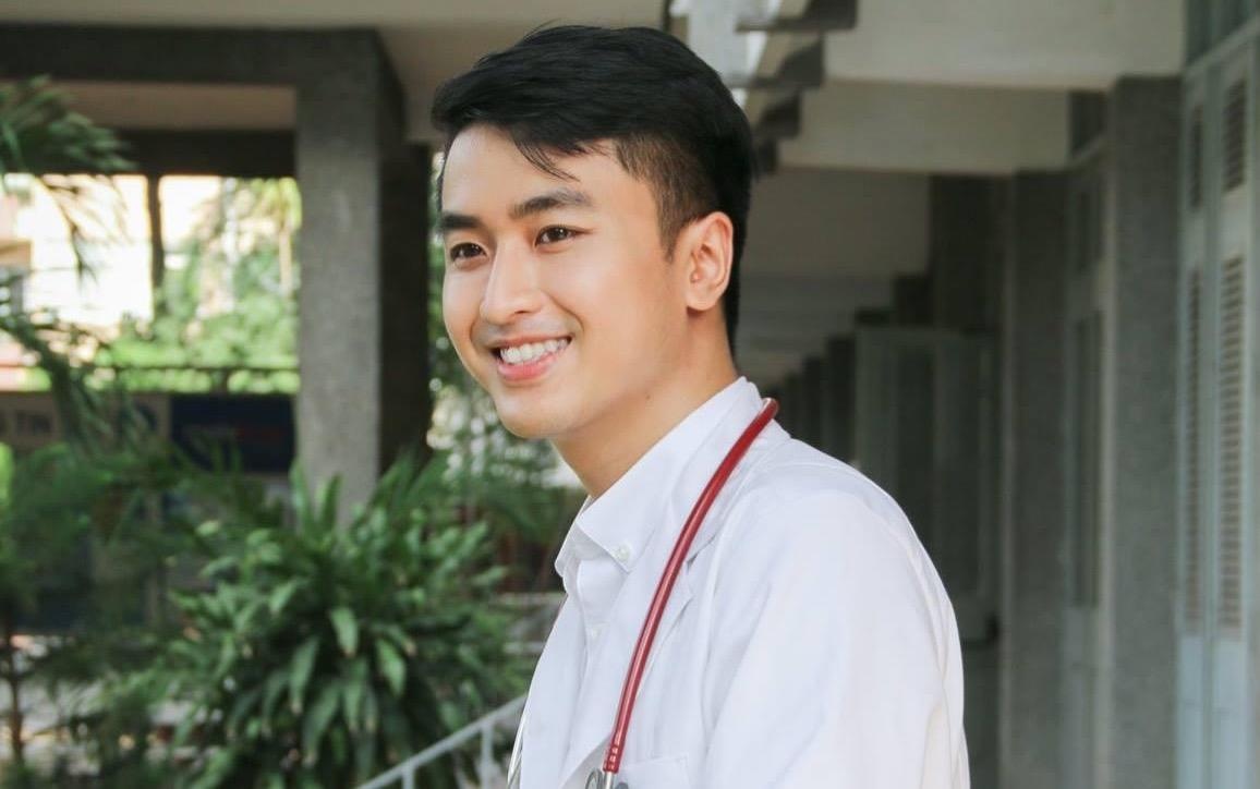 Bac si da khoa 9X dien trai, hat hay o Sai Gon hinh anh