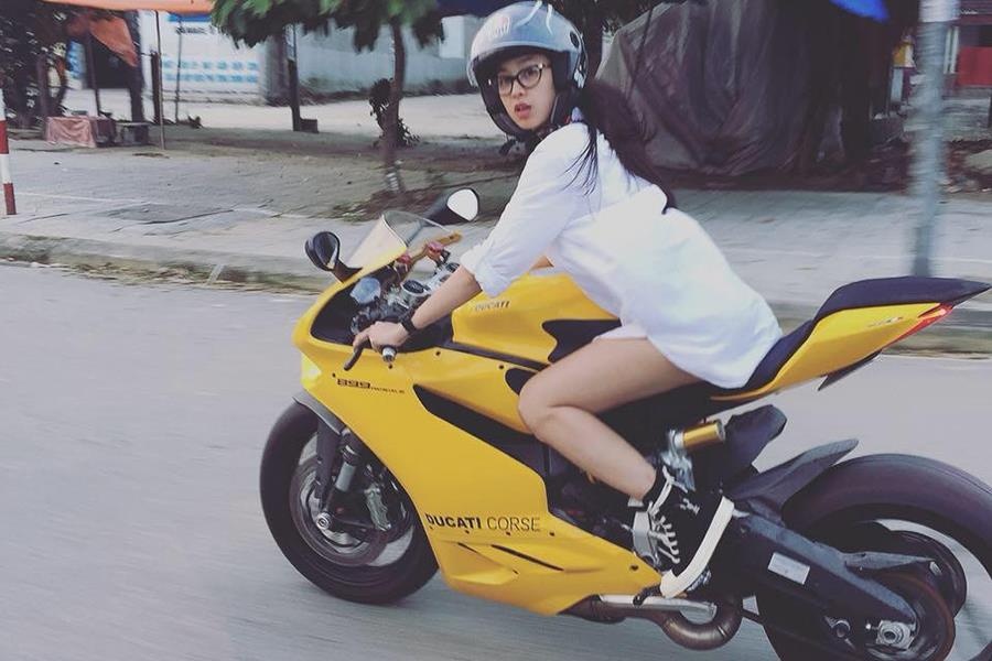 Rich kid xu Hue xinh dep dam me xe phan khoi lon hinh anh