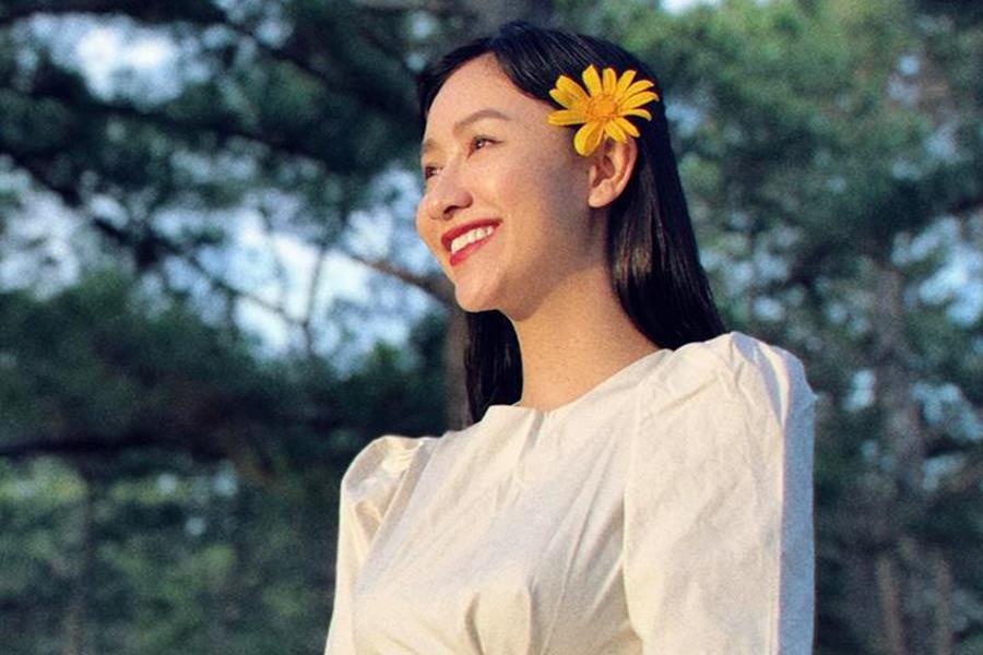 Ha Thu 'tha thinh' bang giong Hue vo cung dang yeu hinh anh