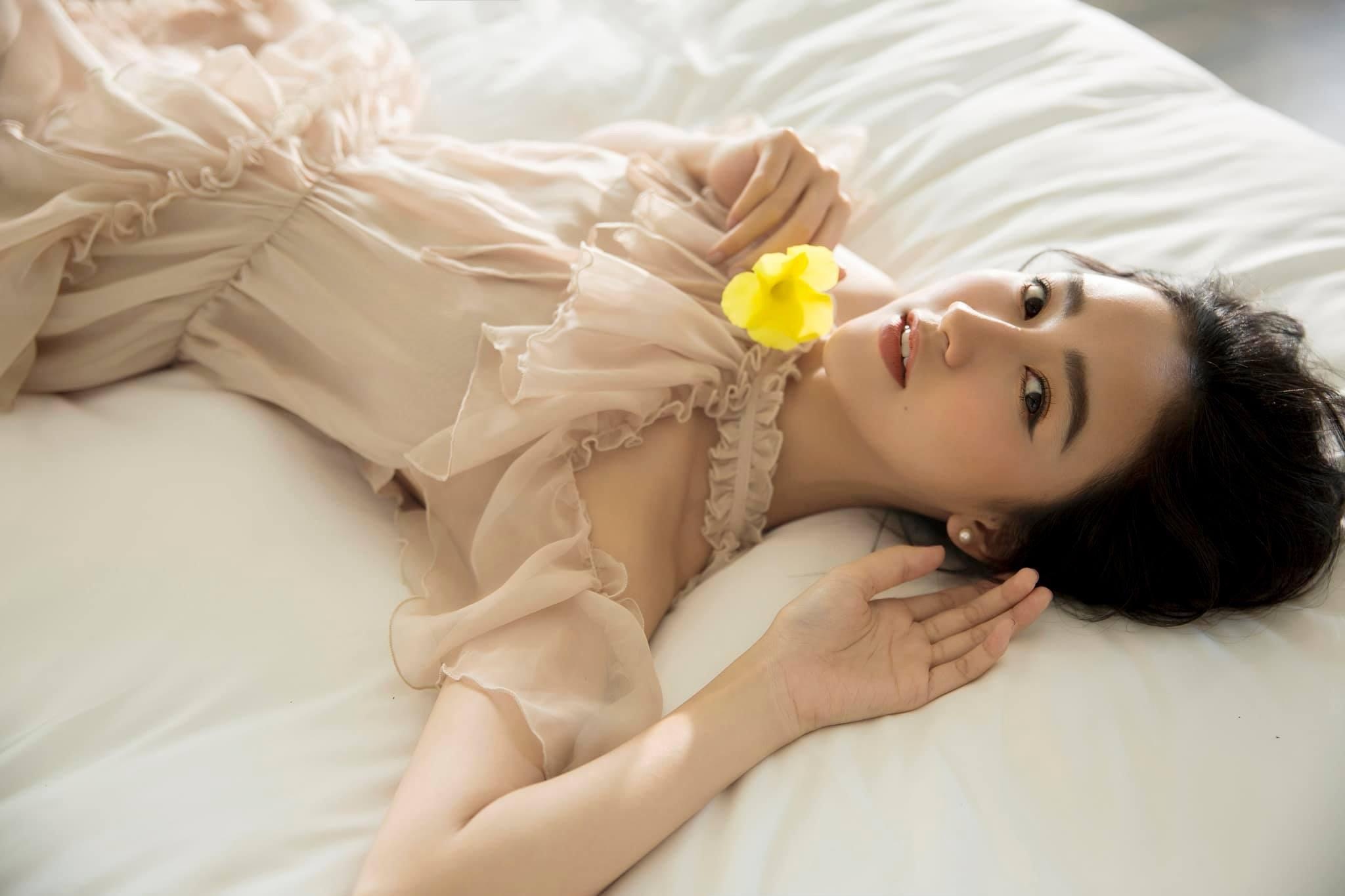 Cac co gai Hue xinh dep, sang chanh toan A hau, nguoi mau noi tieng hinh anh