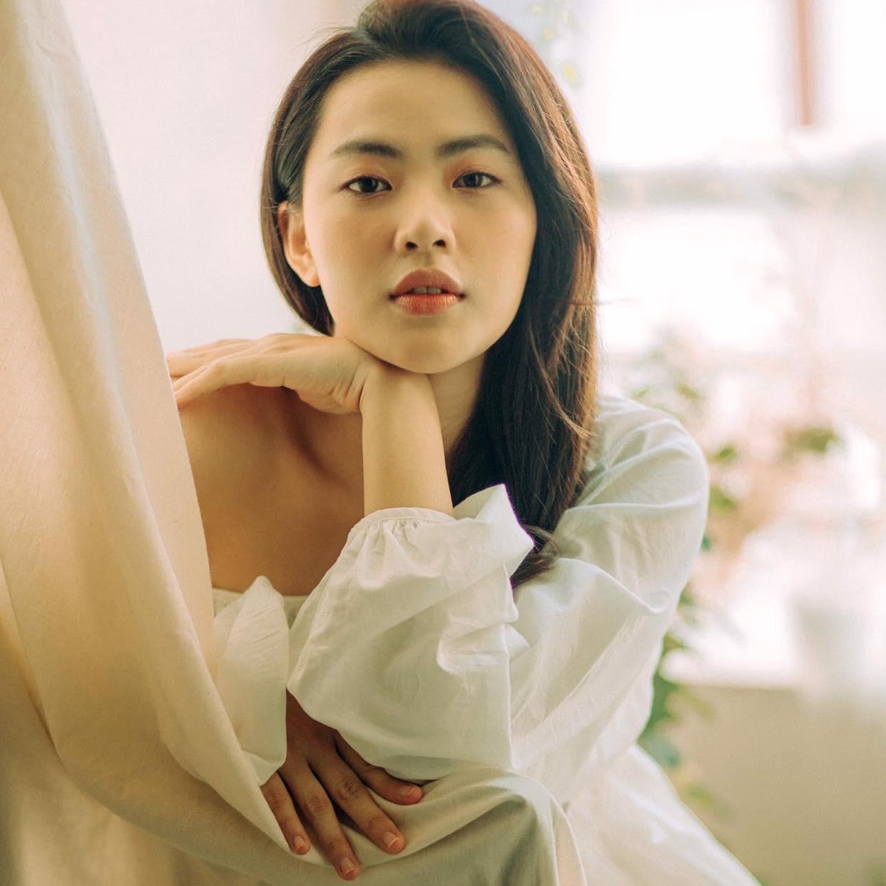 co gai xuat hien trong MV cua Min anh 2