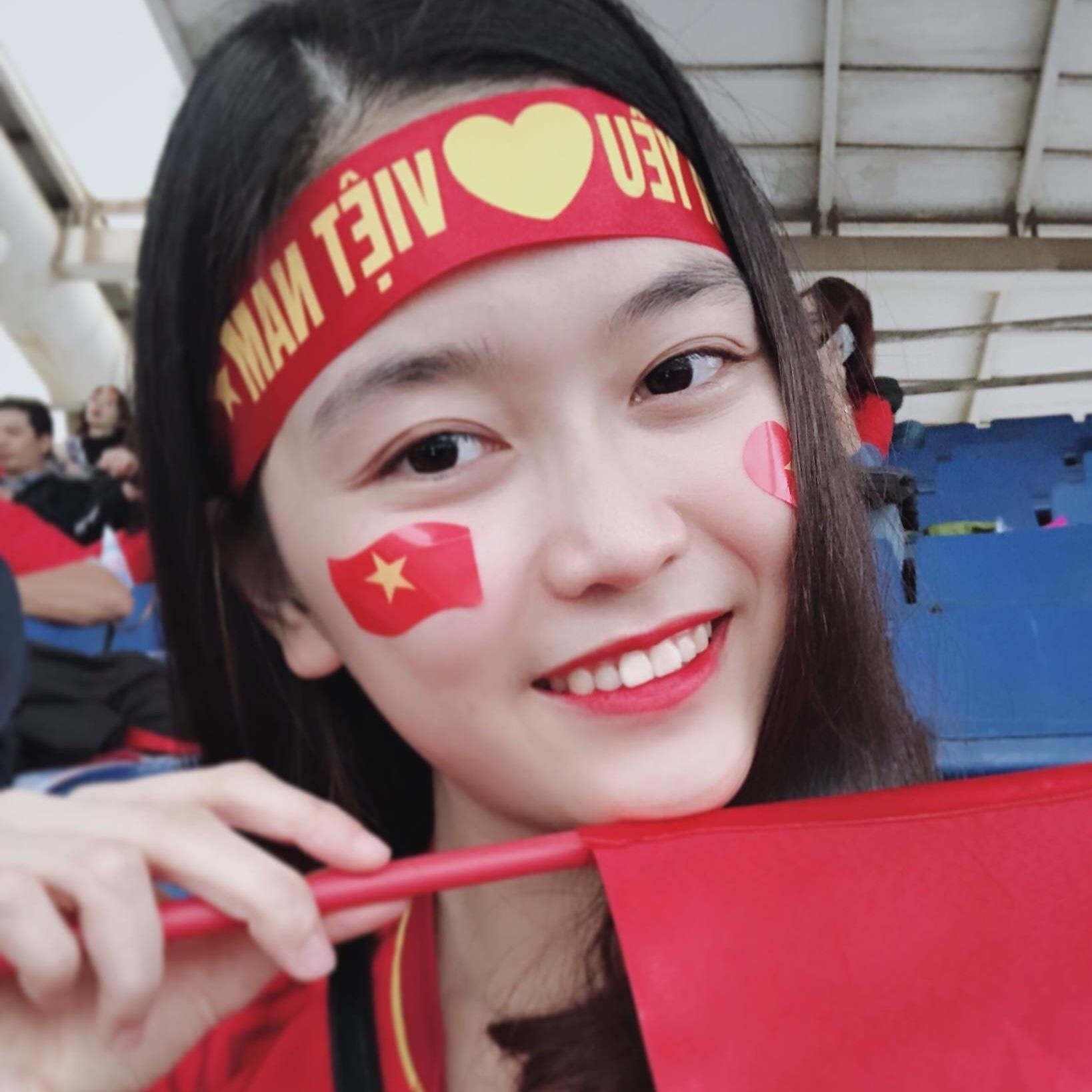 hot girl truong quoc hoc hue anh 15